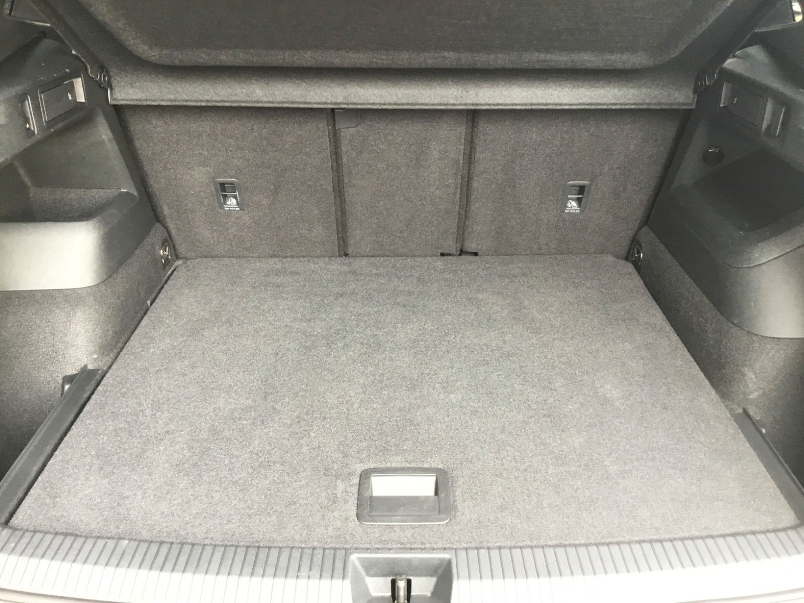 Fahrzeugabbildung Volkswagen Tiguan 2.0 TDI DSG 4M R-Line+AHK+20"+Matrix+Pano