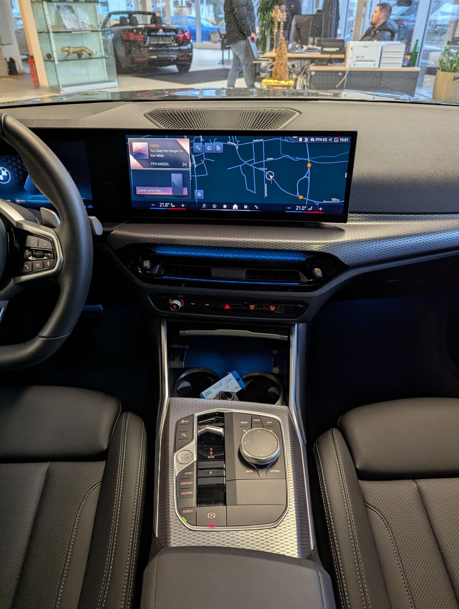 BMW 330 d xD M-Sport Pano Adaptiv M-Fahrwerk ACC AHK - Image 22