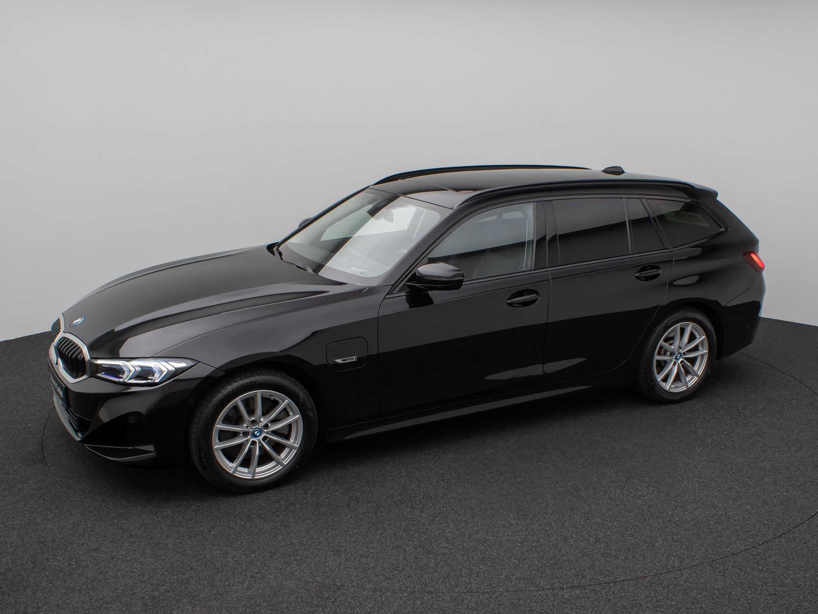 Fahrzeugabbildung BMW 330e xD Panoram Kamera HUD DAB H/K Stop&Go Sport