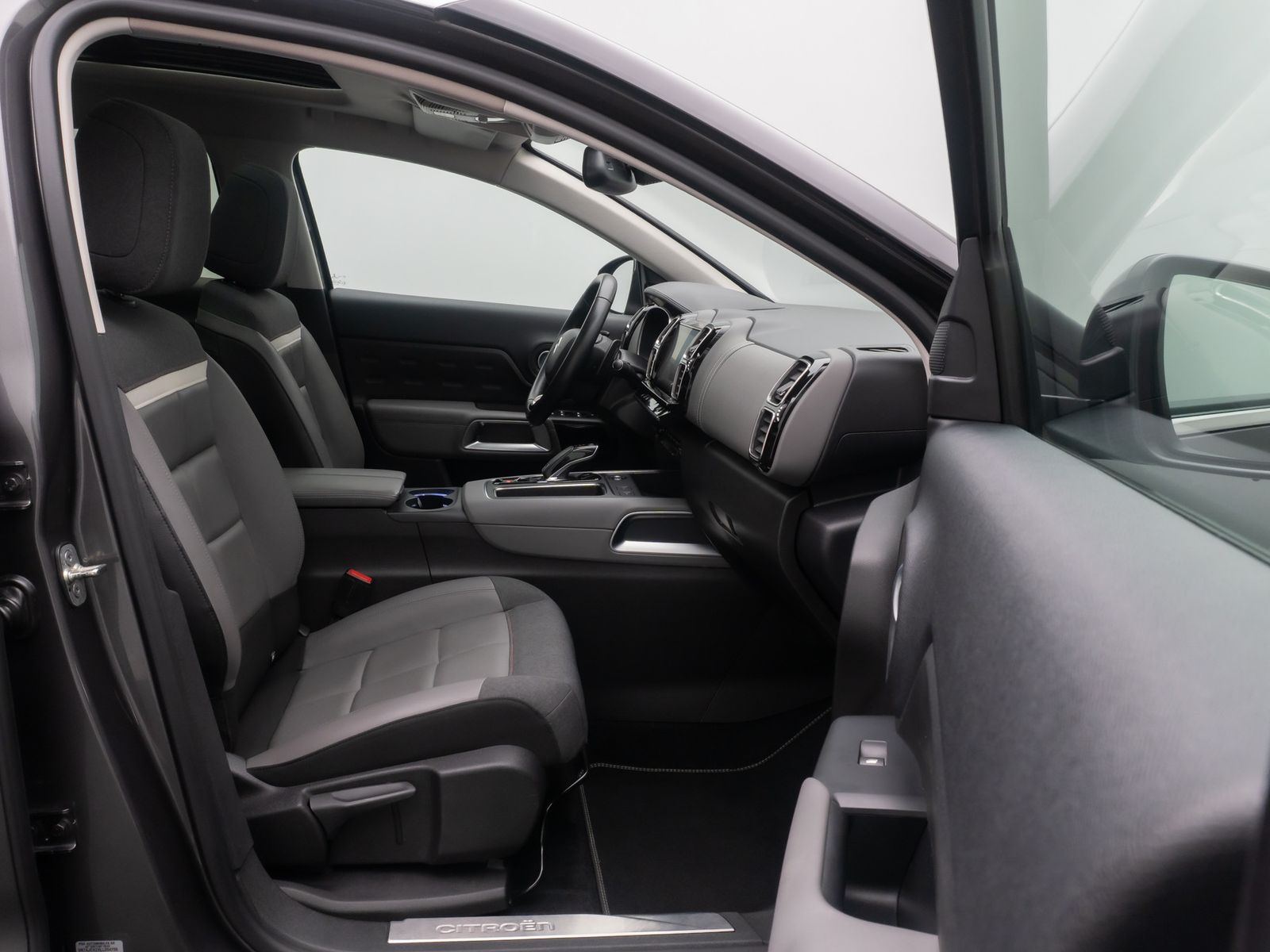 Fahrzeugabbildung Citro&euml;n C5 Aircross SHINE 360&deg;ACC Panorama AHK 19" Voll