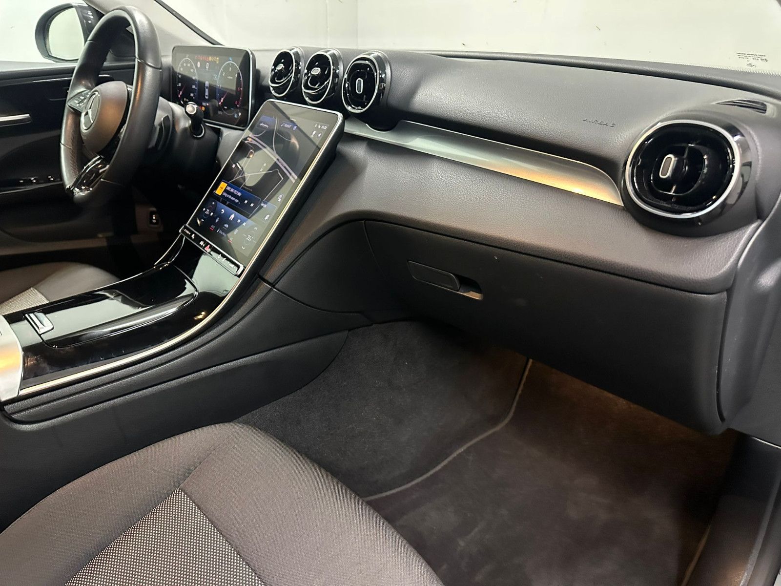 Fahrzeugabbildung Mercedes-Benz C 200 d Autom. AAVANTGARDE*AHK*KAMERA*