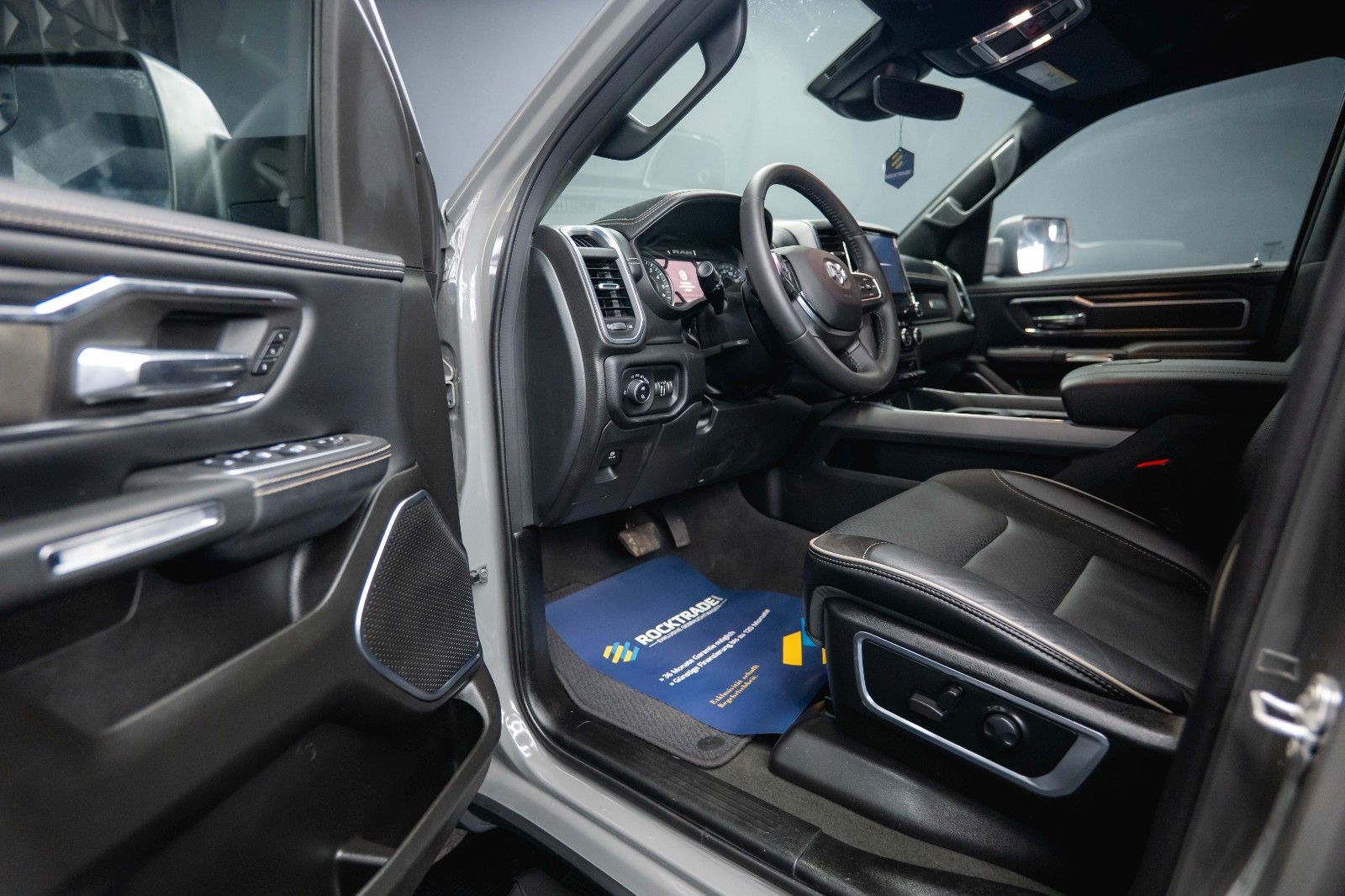 Fahrzeugabbildung Dodge RAM 5.7 V8 HEMI 4x4 NIGHT Laramie ARMY STYLE 19%