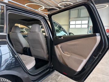 Volkswagen Passat Variant Comfortline *AHK*Klima*SHZ*PDC*