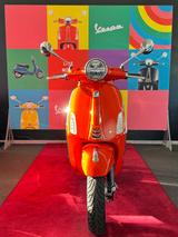 Vespa Primavera 125 / NEUFAHRZEUG / GARANTIE / TOPCASE - VESPA ORANGE