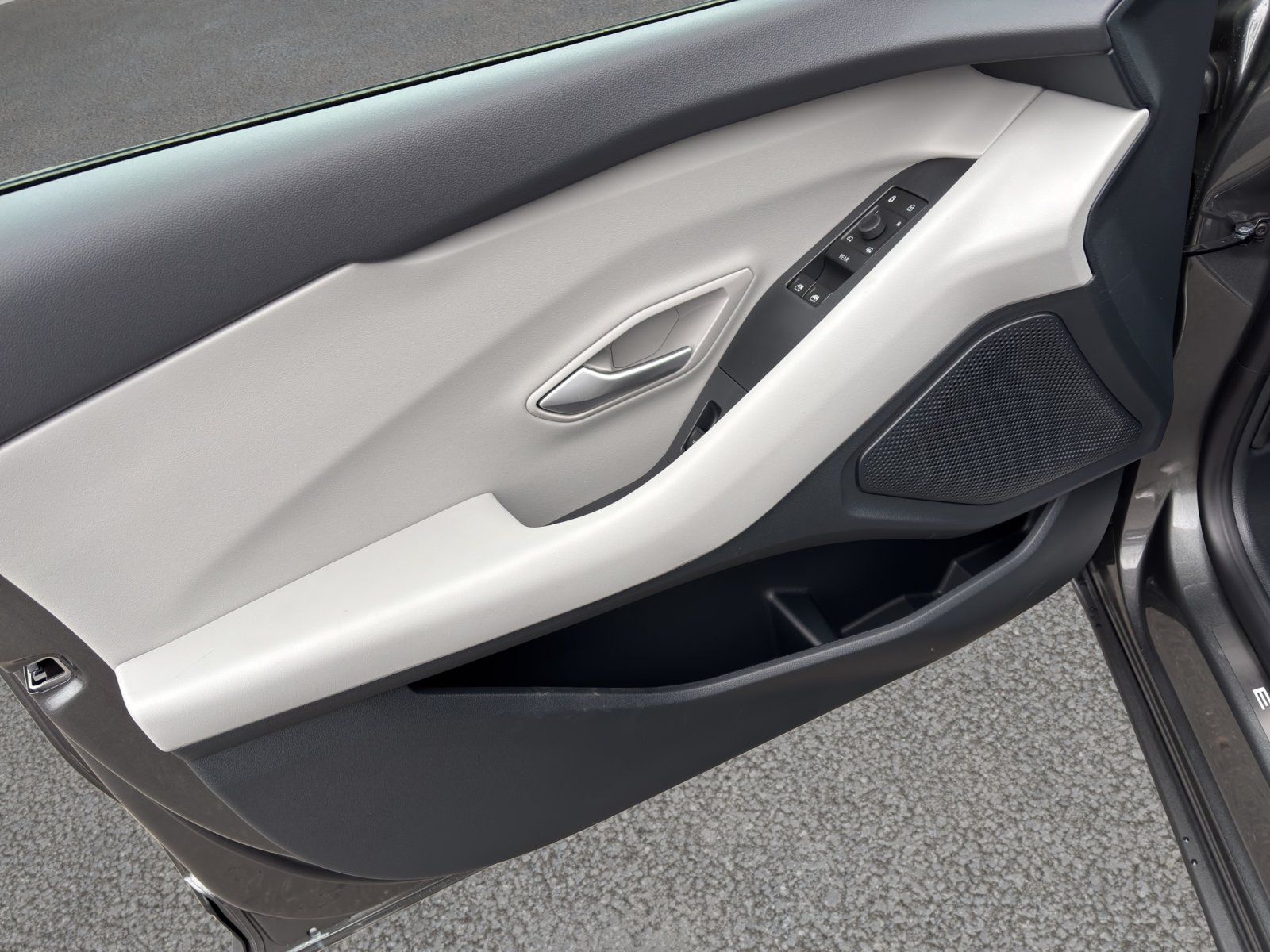 Fahrzeugabbildung Ford Explorer eMotor Premium RWD