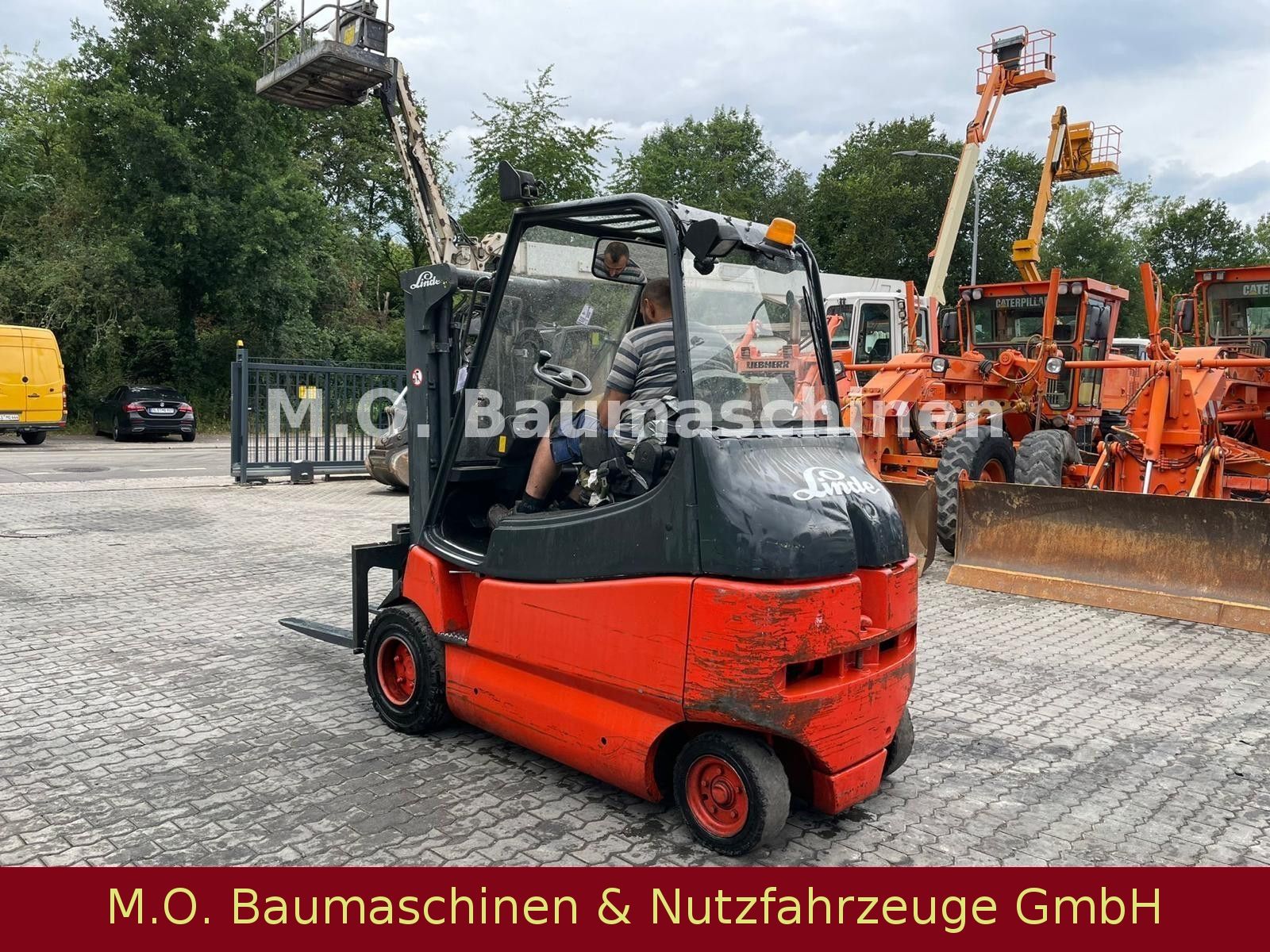 Fahrzeugabbildung Linde E 30 -600-2 / Duplex / 3 T / 4,30 m / Elektro /