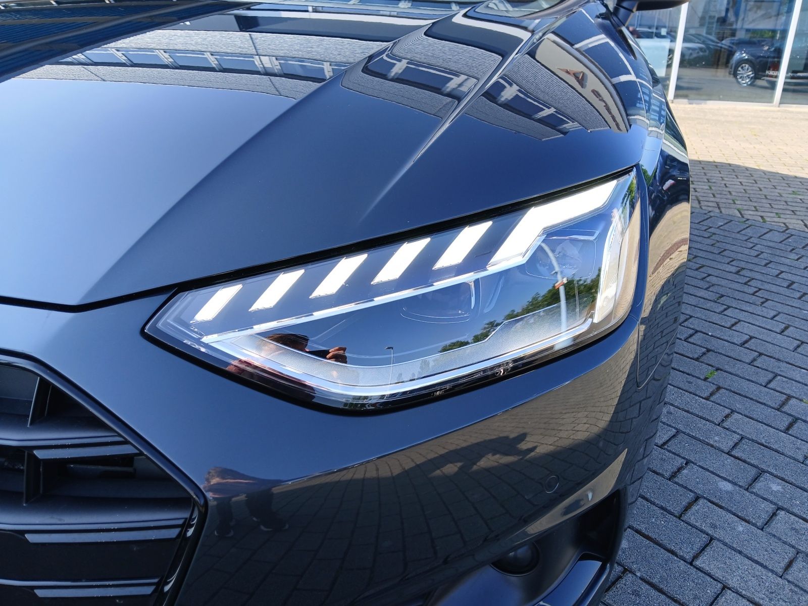 Fahrzeugabbildung Audi A4 Avant 40 TFSI advanced LED Navi Pano RFK SH