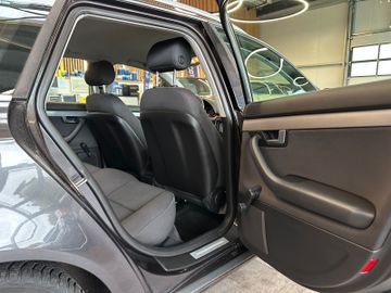 MYAUTOCENTER – Gebraucht- und Jahreswagen mit Werkstattservice in Pfaffenhofen Audi A4 Avan *TEMPO*PDC*NAVI*SZHZ*XENON*