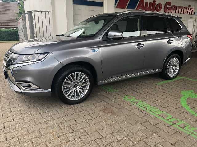 Mitsubishi Outlander PHEV PLUS mit FA-Paket 2.4