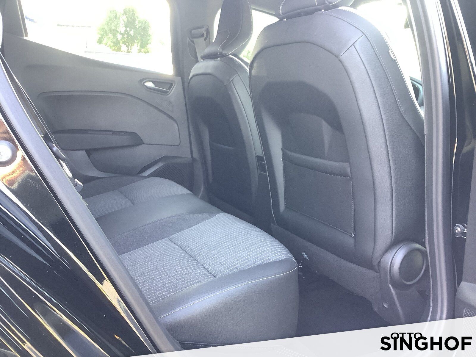 Fahrzeugabbildung Renault Clio V 1.6 E-TECH Hybrid 140 Intens (Euro 6d)