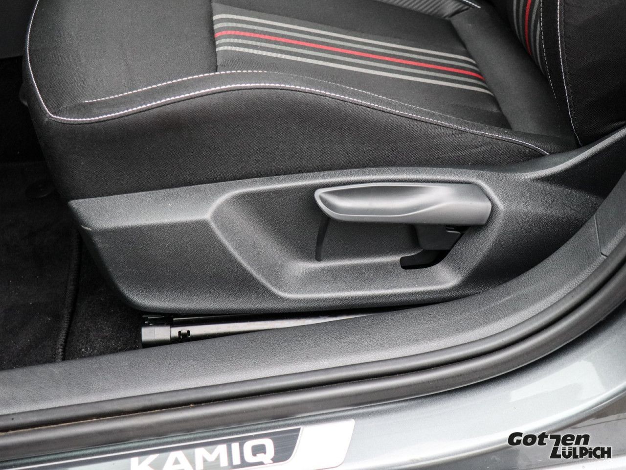 Fahrzeugabbildung SKODA Kamiq Monte Carlo 1,5TSI DSG Open-Sky Matrix PDC