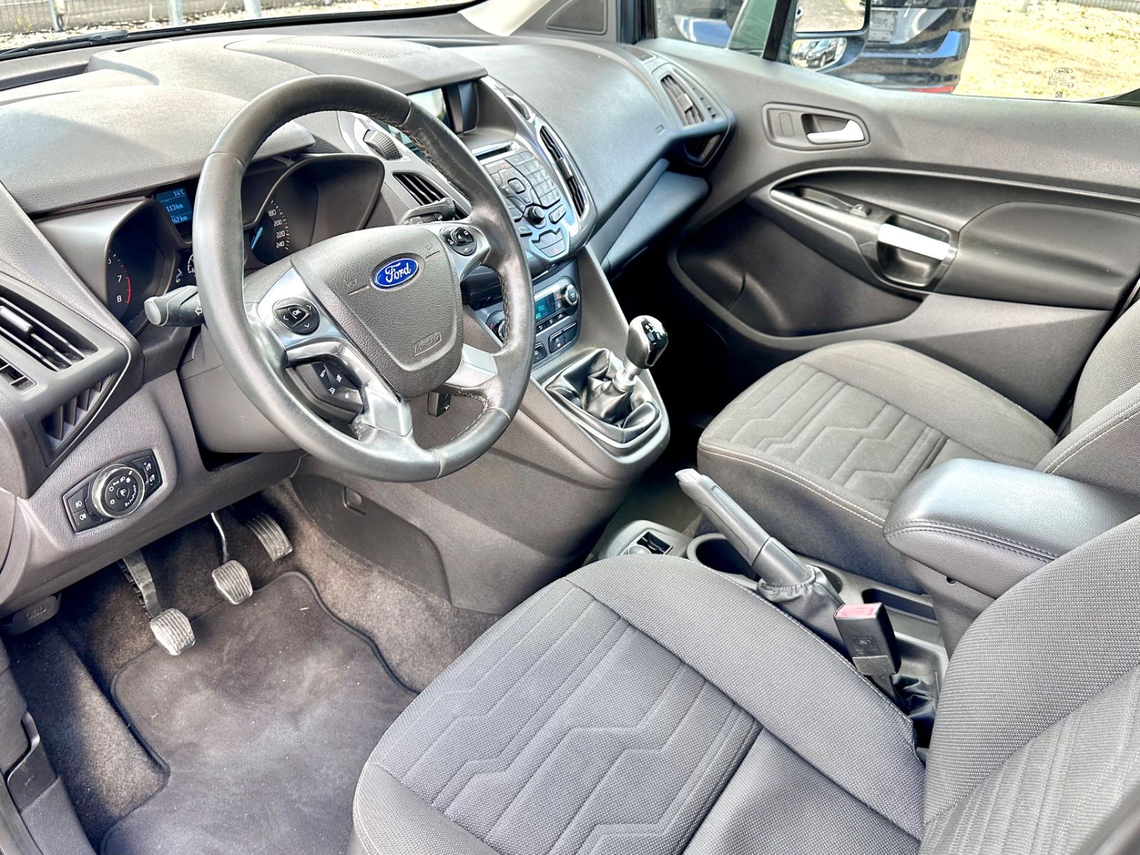 Fahrzeugabbildung Ford TOURNEO CONNECT TITANIUM*MOD.2016*