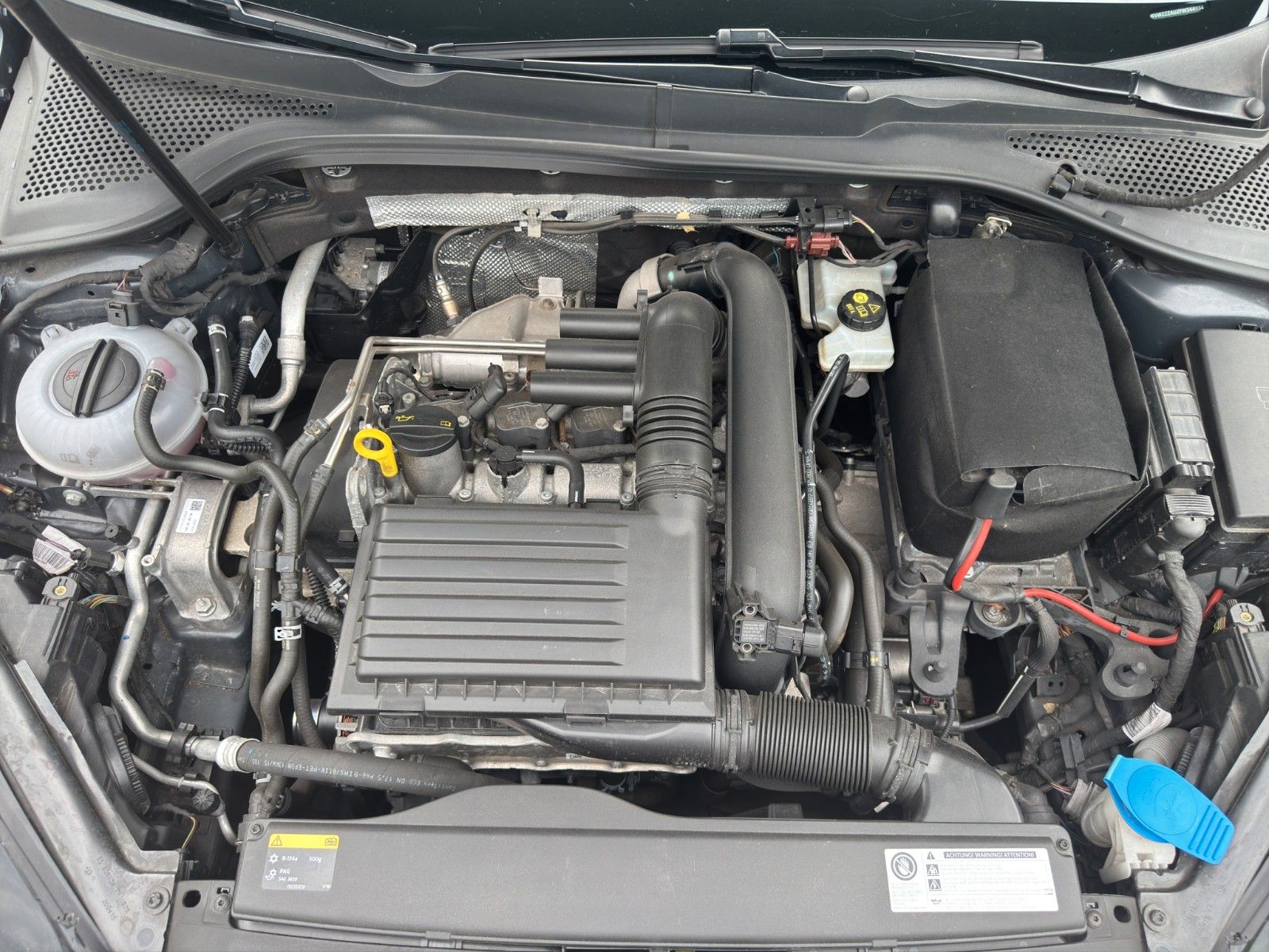 Fahrzeugabbildung Volkswagen Golf VII Lim. Highline BMT Automatik/Navi/Kamara