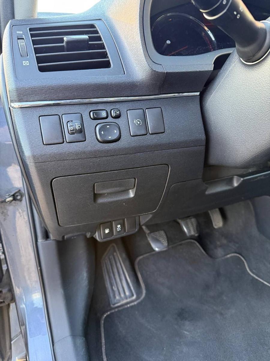 Toyota Avensis 2009 — photo 14