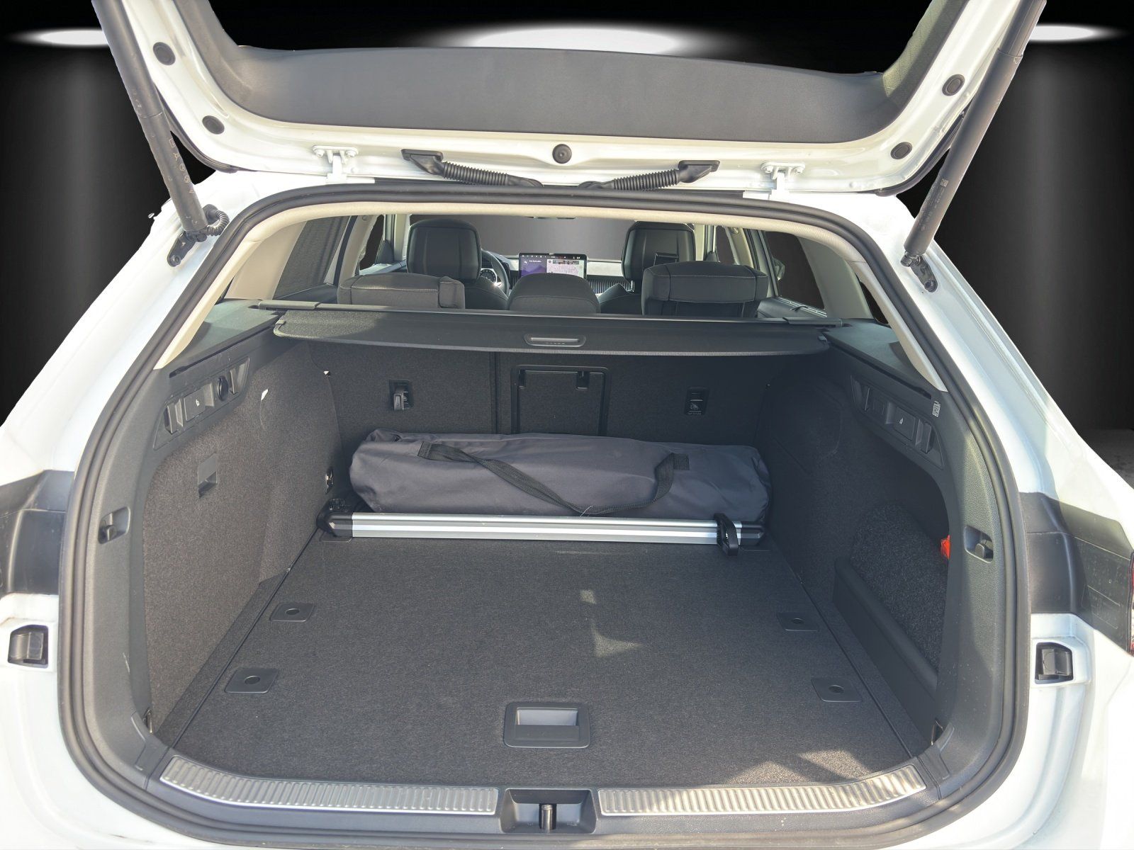 Fahrzeugabbildung SKODA Superb Combi Selection 2,0 TDI 142 kW DSG 4x4
