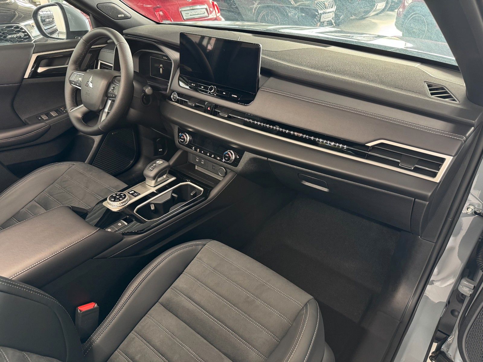 Fahrzeugabbildung Mitsubishi Outlander 2.4 PHEV 4WD Select