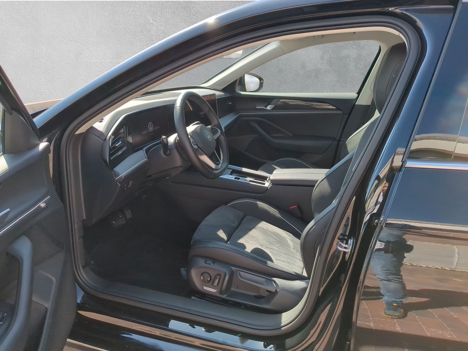 Fahrzeugabbildung Volkswagen Passat Variant 2.0 TDI Business AHK Kamera SHZ A