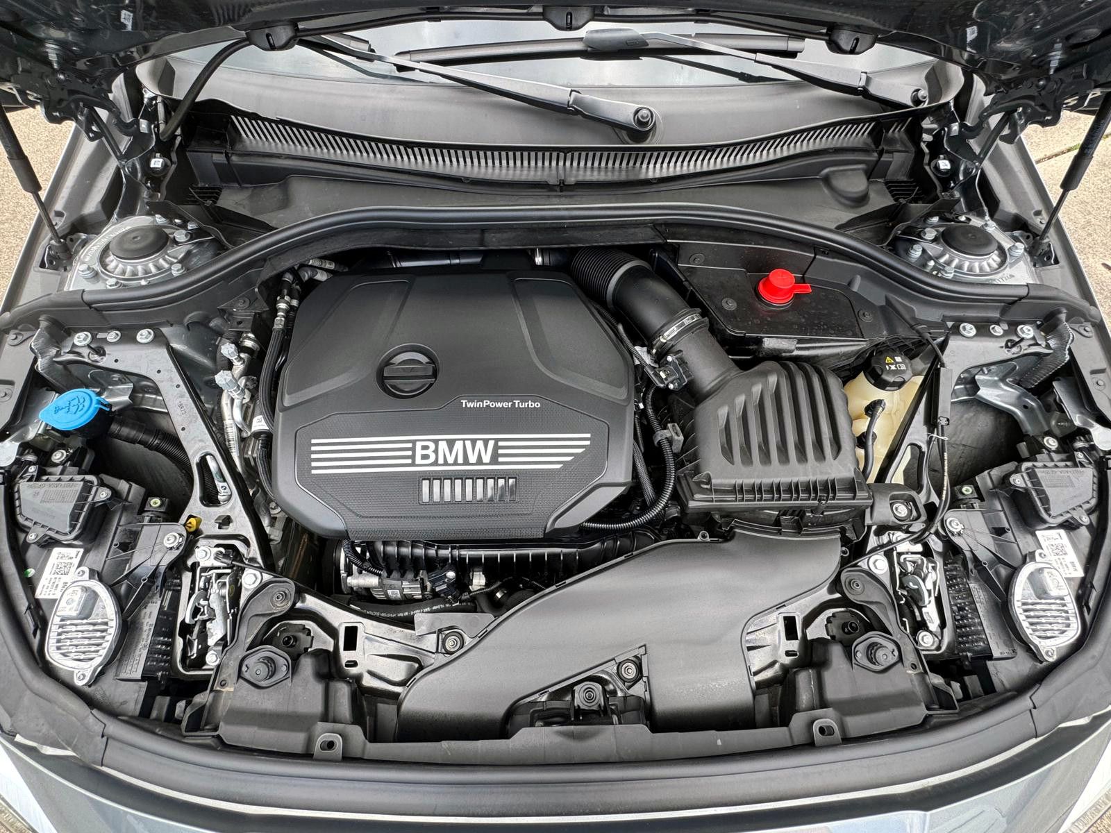 Fahrzeugabbildung BMW 118i M-Sport Steptr. NAV PDC KAM PANO TEMP HIFI