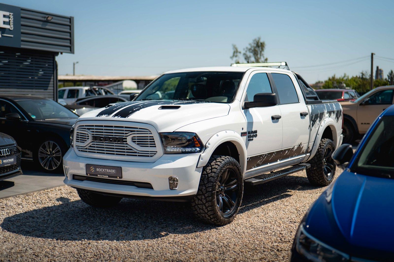 Fahrzeugabbildung Dodge RAM 5.7 V8 HEMI 4x4 OFFROAD Night-Paket *LED*19%
