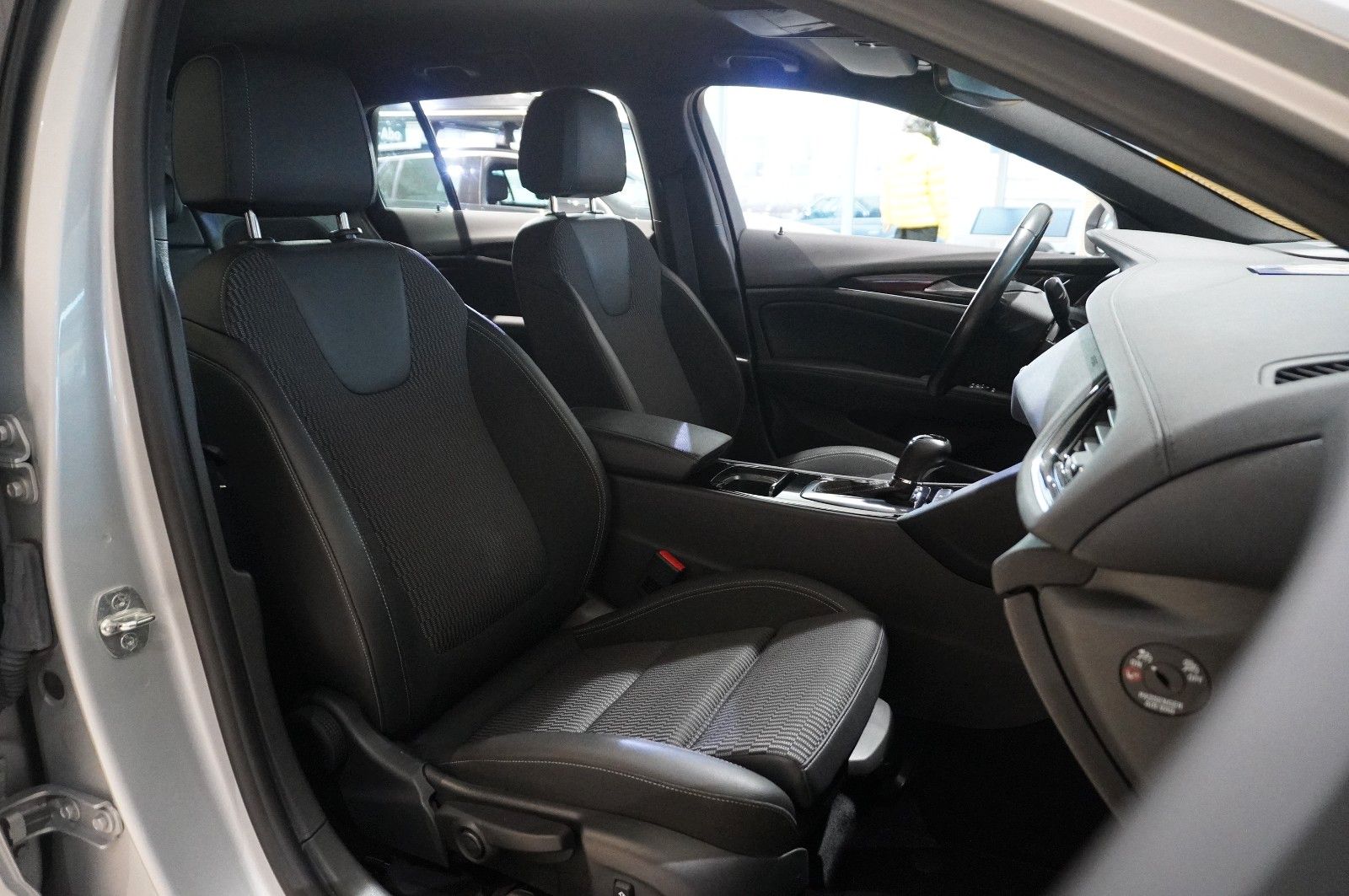 Fahrzeugabbildung Opel Insignia B ST 2.0D ELEGANCE NAVI/LED/KAMERA/HUD