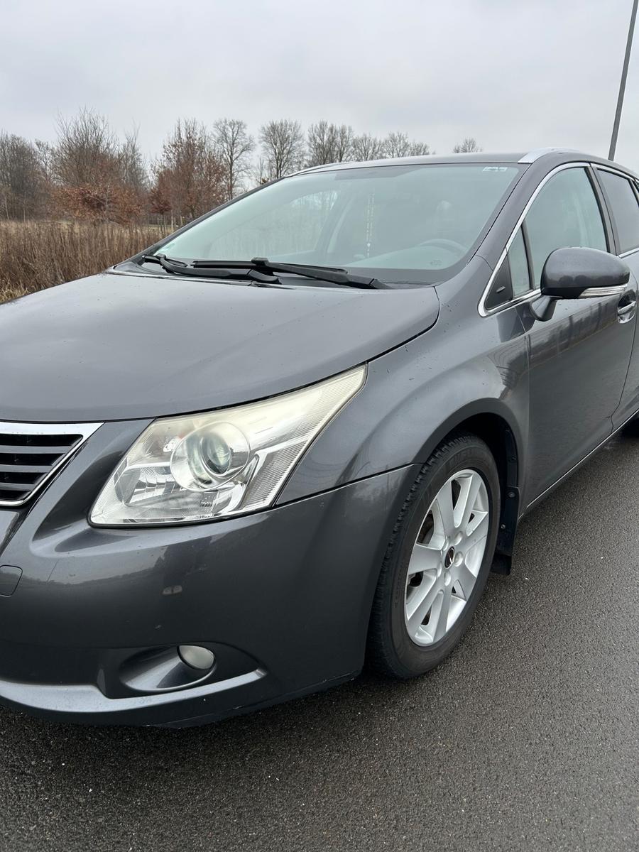 Toyota Avensis 2011 — photo 5