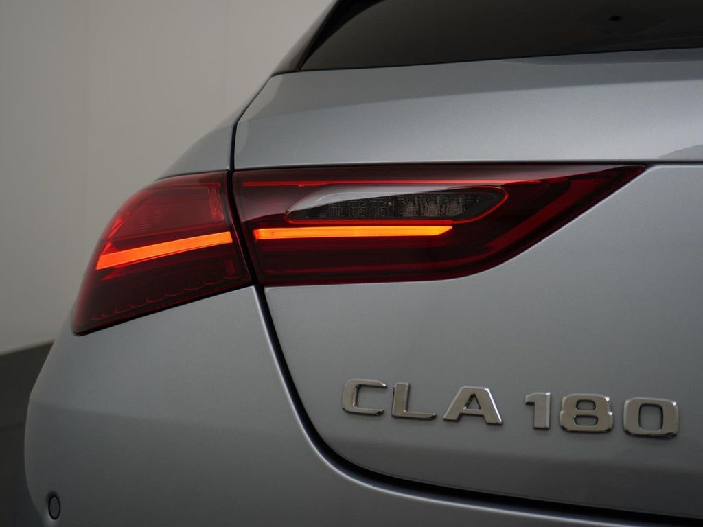 Mercedes-Benz CLA 180 Shooting Brake Star Edition AMG Line | P