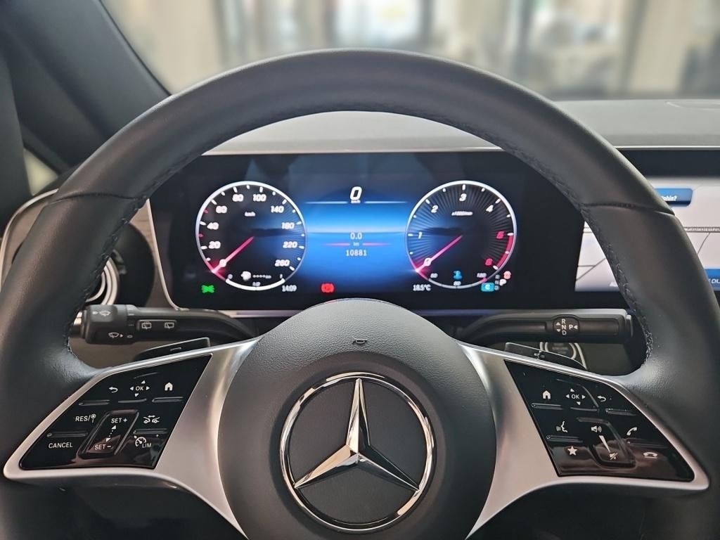 Fahrzeugabbildung Mercedes-Benz V 300 AVG extralang 8 Sitze STHZ ele.ST AMGFront