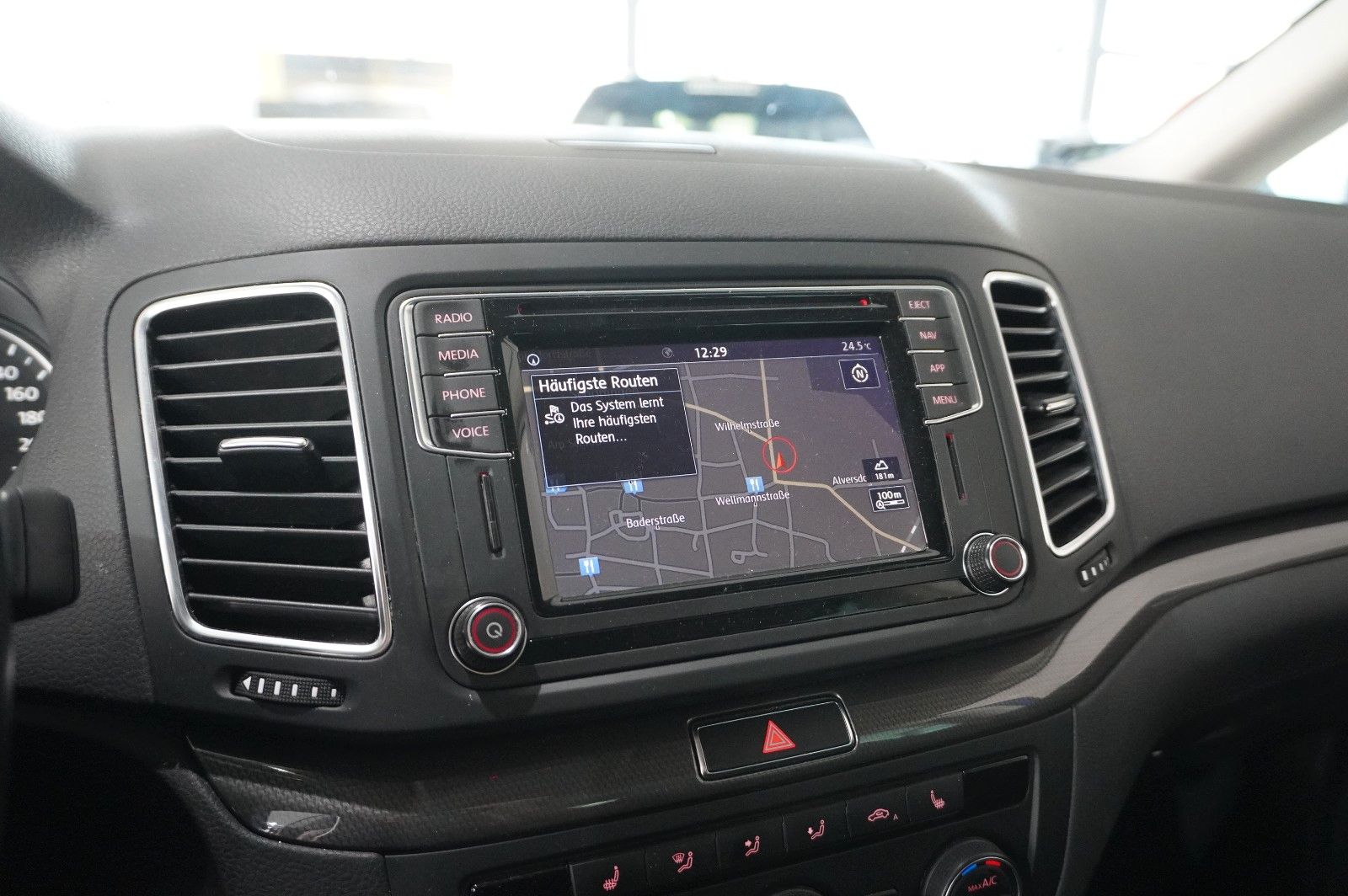 Fahrzeugabbildung Volkswagen Sharan 1.4 TSI JOIN NAVI/SHZ/SPORT/PDC/NEBEL/AHK