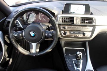 Fahrzeugabbildung BMW 220 iA Sport Line Cabrio Advan. Navi PDC SHZ LED