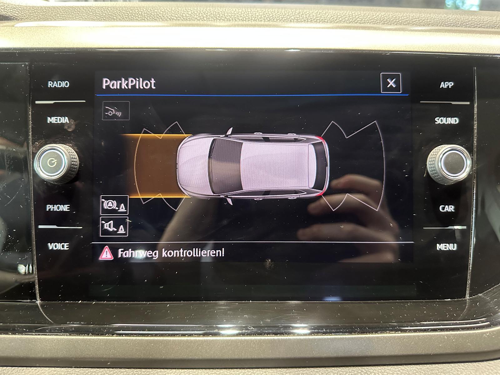 Volkswagen POLO COMFORTLINE KEYLESS TEMPOMAT PDC KAMERA NAV
