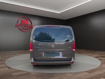 Mercedes V 220 - 4