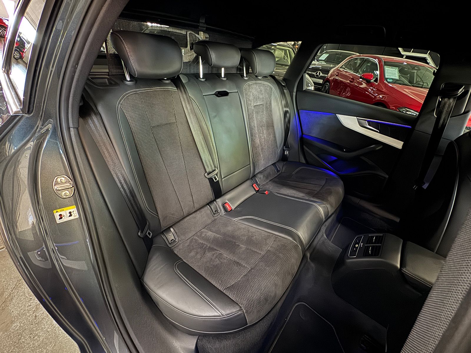 Fahrzeugabbildung Audi A4 2.0 TFSI S-TRONIC 3X-SLINE VIRTUAL LED VOLL