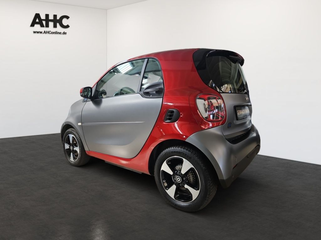 Fahrzeugabbildung Smart EQ ForTwo Pano Tempomat Navi LED SHZ SpurH KAM