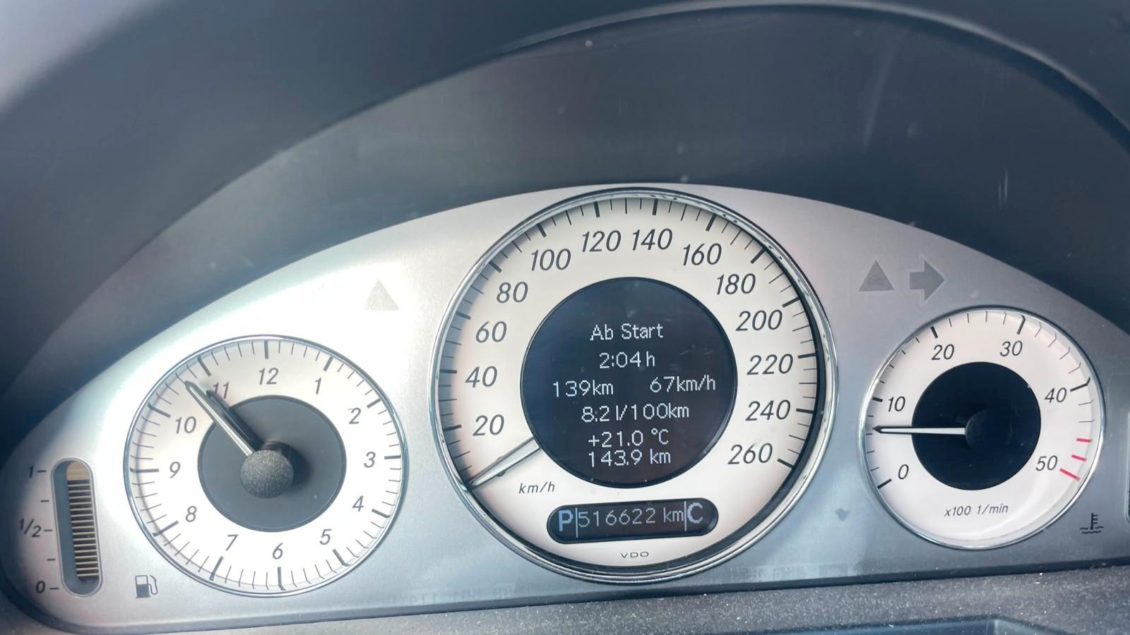 Mercedes-Benz E320 2004 — photo 14