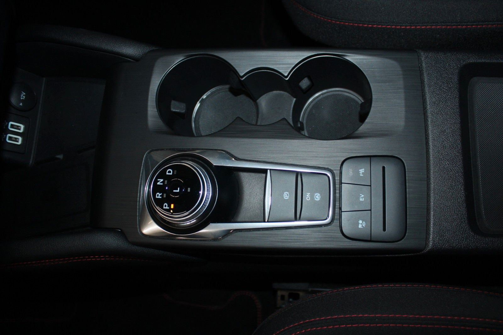 Fahrzeugabbildung Ford Kuga PHEV ST-Line NAVI DAB CAM WinterPaket
