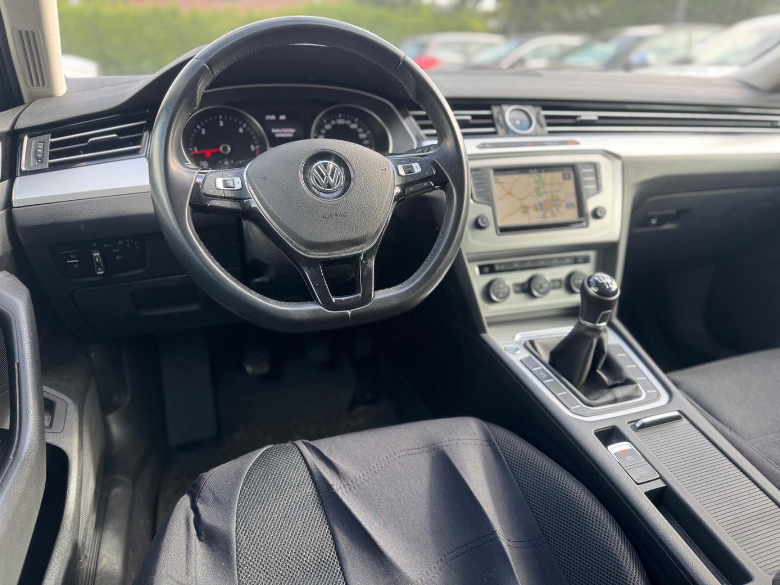 Volkswagen Passat 2015 — photo 18