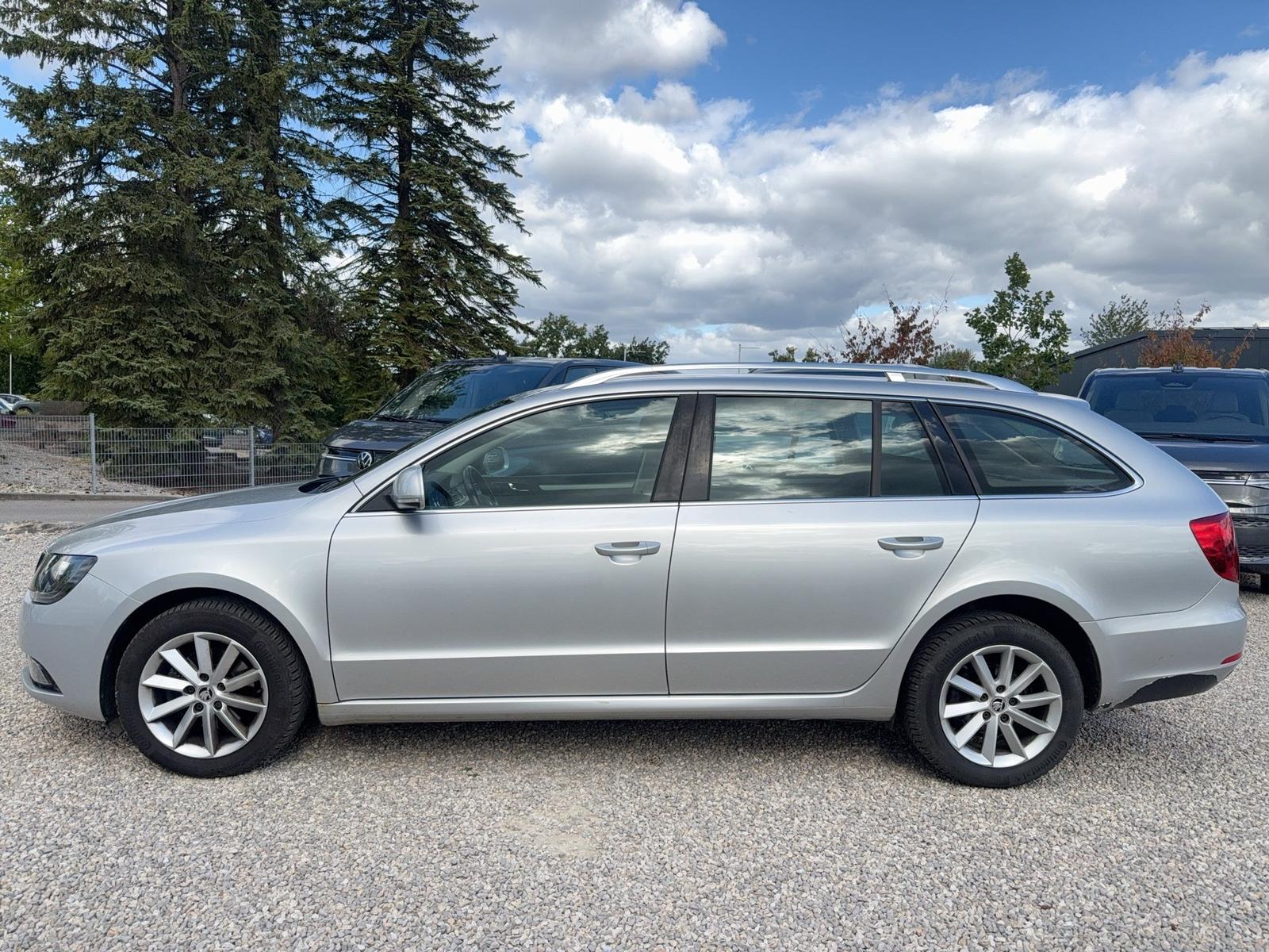 Skoda Superb 2014 — interior