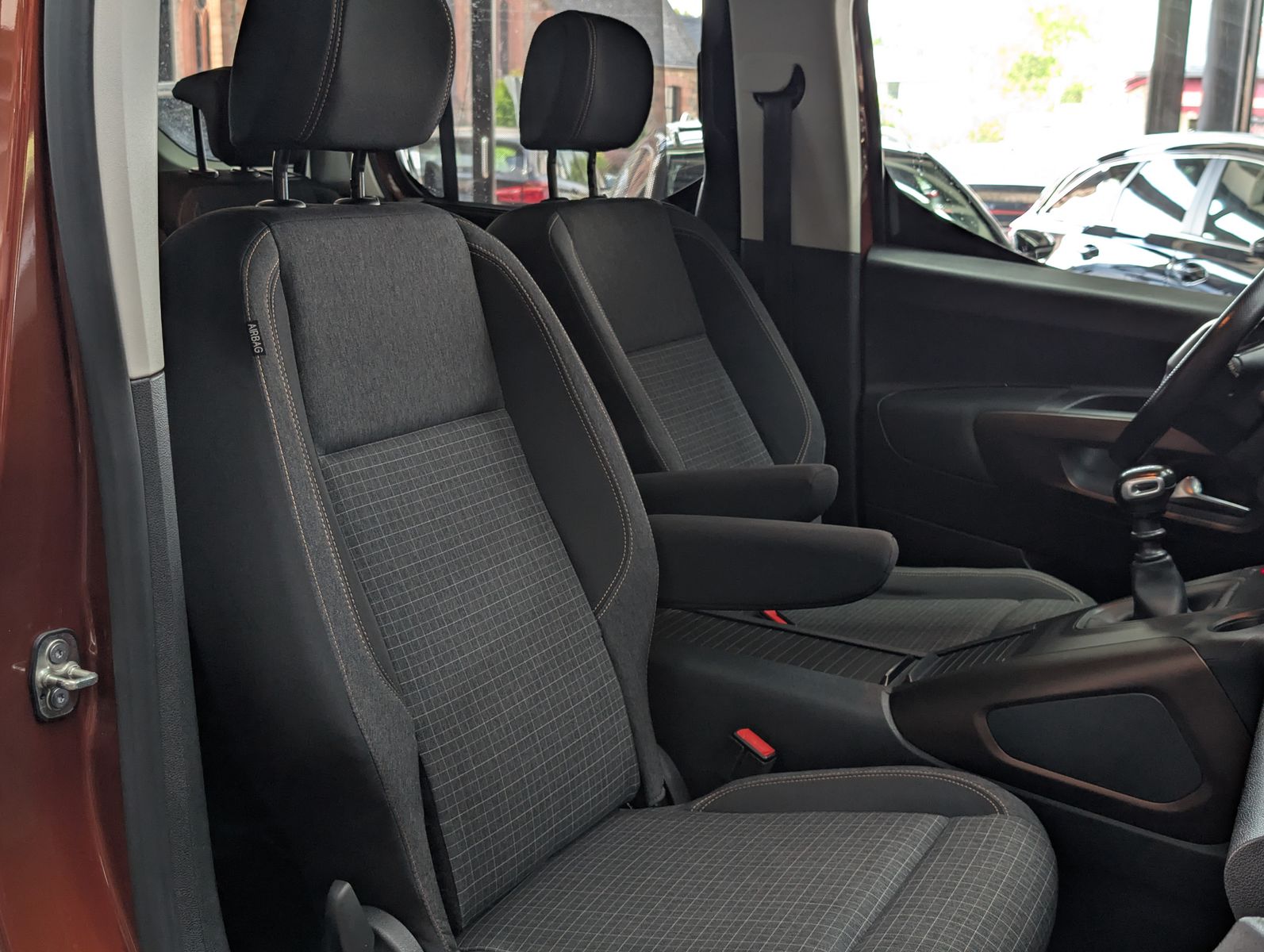 Fahrzeugabbildung Peugeot Rifter GT N1 L1 PANO XENON APP TEMP KAM ALU 17"