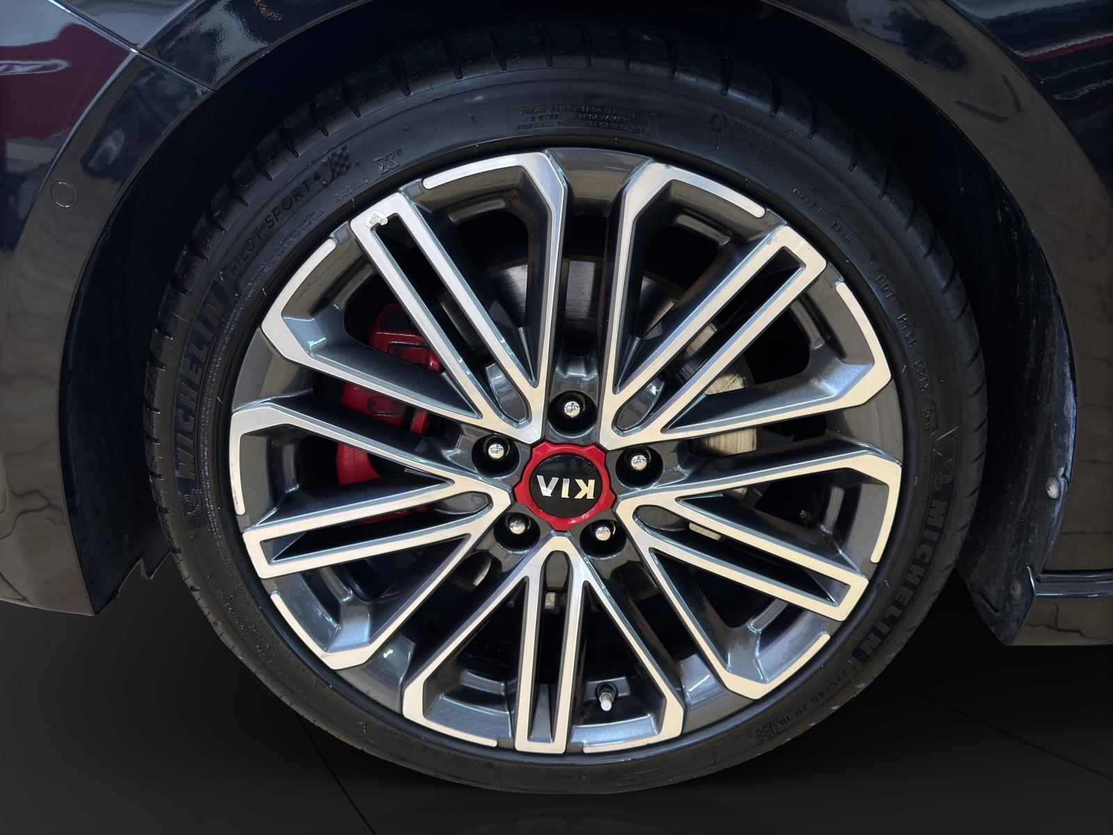 Kia CEED 1.6T GT PANO-DACH+TEIL-LEDER+NAVI+LED-LICHT