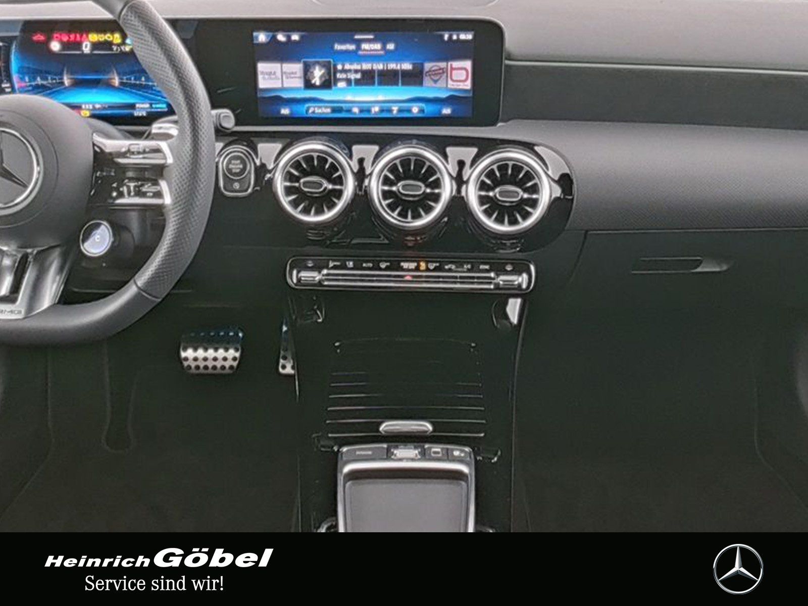 Fahrzeugabbildung Mercedes-Benz A 35 4M Lim. PANO+MULTIBEAM+KAMERA+AMBIENTE+NAVI