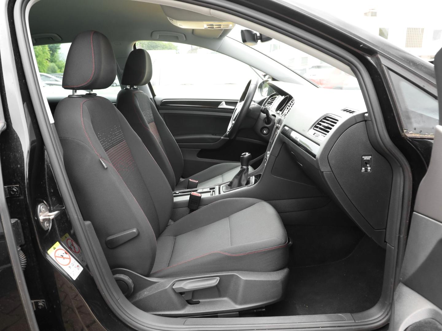 Volkswagen Golf VII SOUND TSI NAVI APP-CON SHZ ALLWETTER
