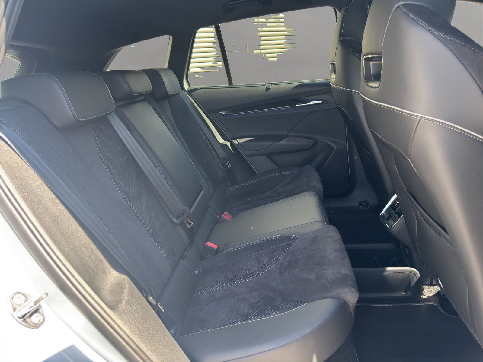Fahrzeugabbildung SKODA Enyaq iV 80x Sportline/WÄRMEPUMPE/ACC/KAMERA/SHZ