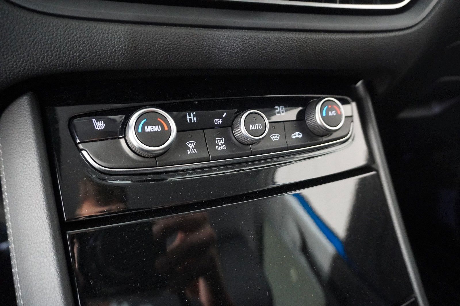 Fahrzeugabbildung Opel Grandland (X) 1.6T GSe 4HYBRID NAVI/LED/KAMERA