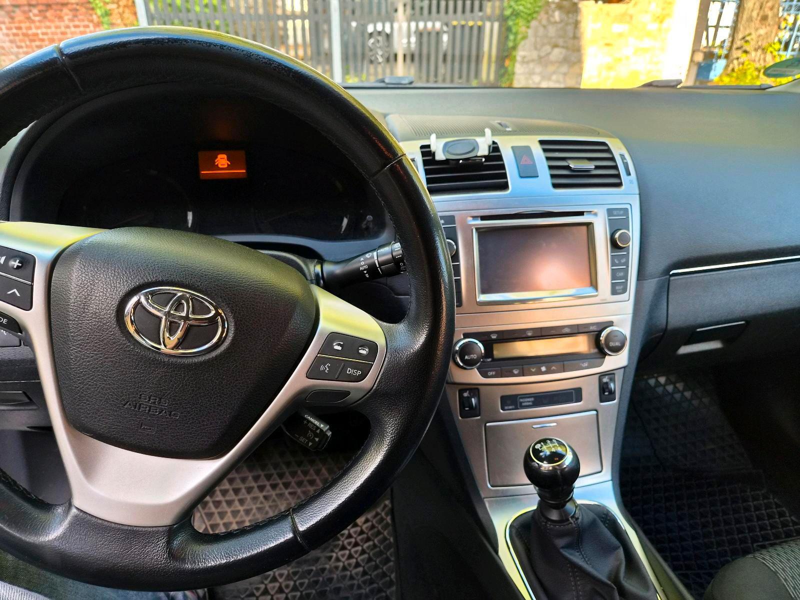 Toyota Avensis 2012 — photo 9