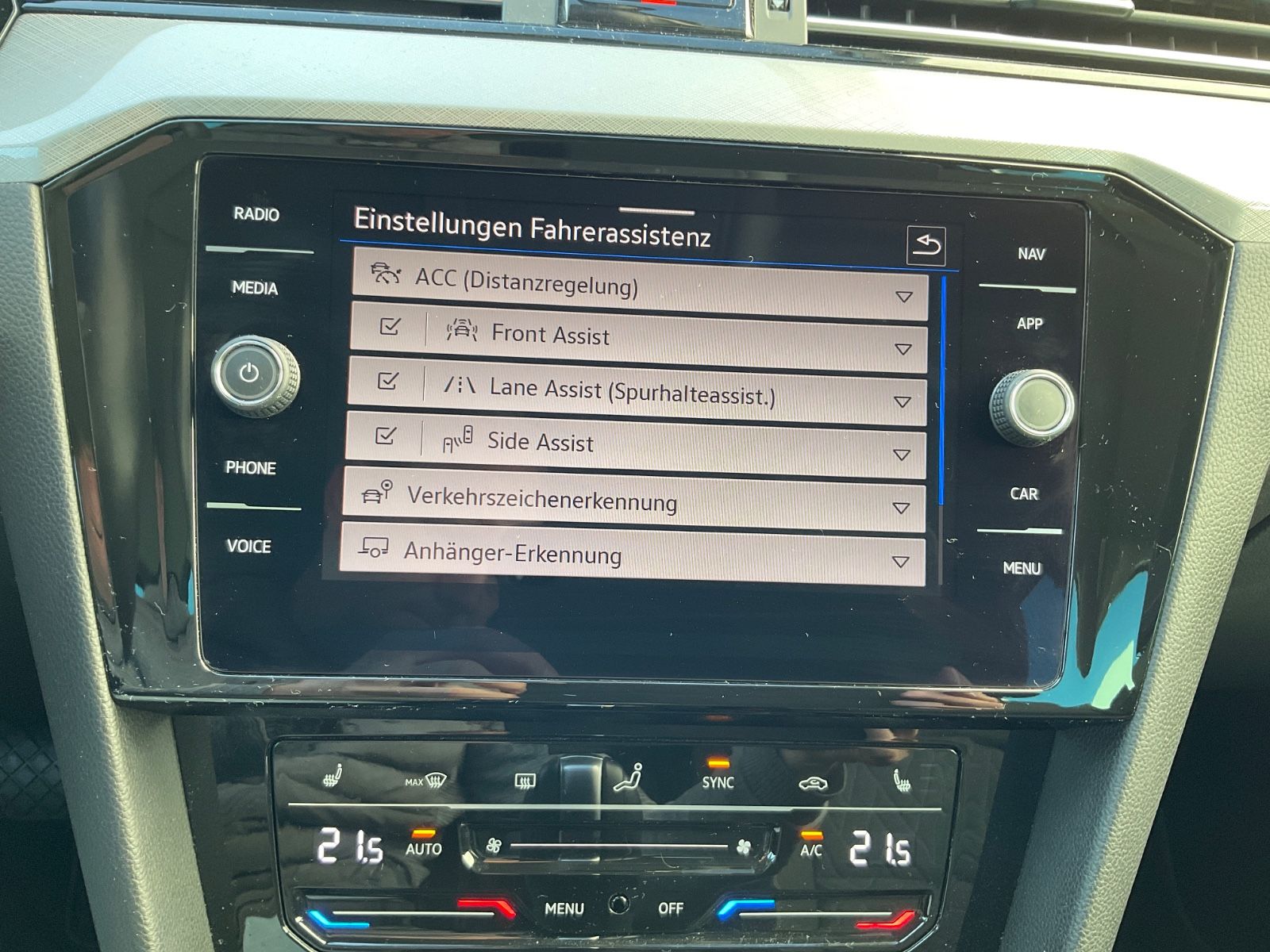 Fahrzeugabbildung Volkswagen Passat Variant 2.0 TDI DSG Busi,ACC,AHK,Kamera