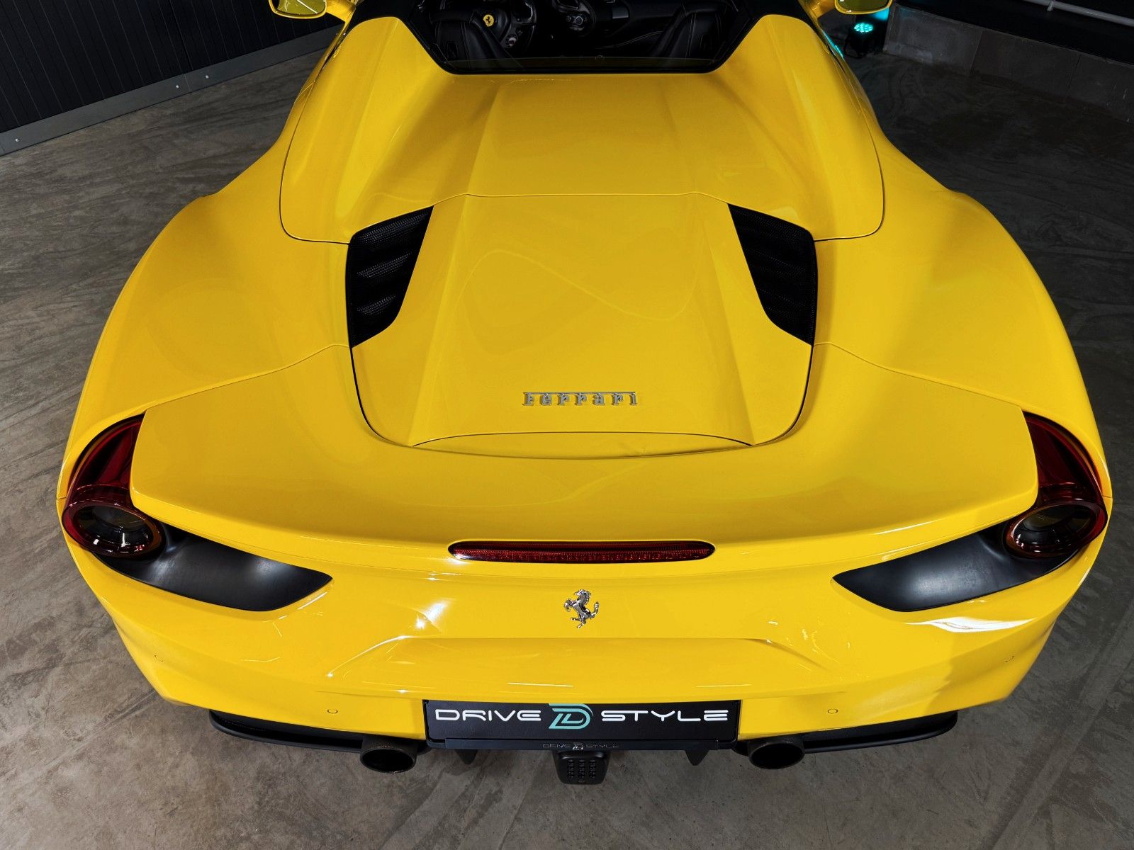 Fahrzeugabbildung Ferrari 488 Spider + Giallo Modena + Scuderia Shields