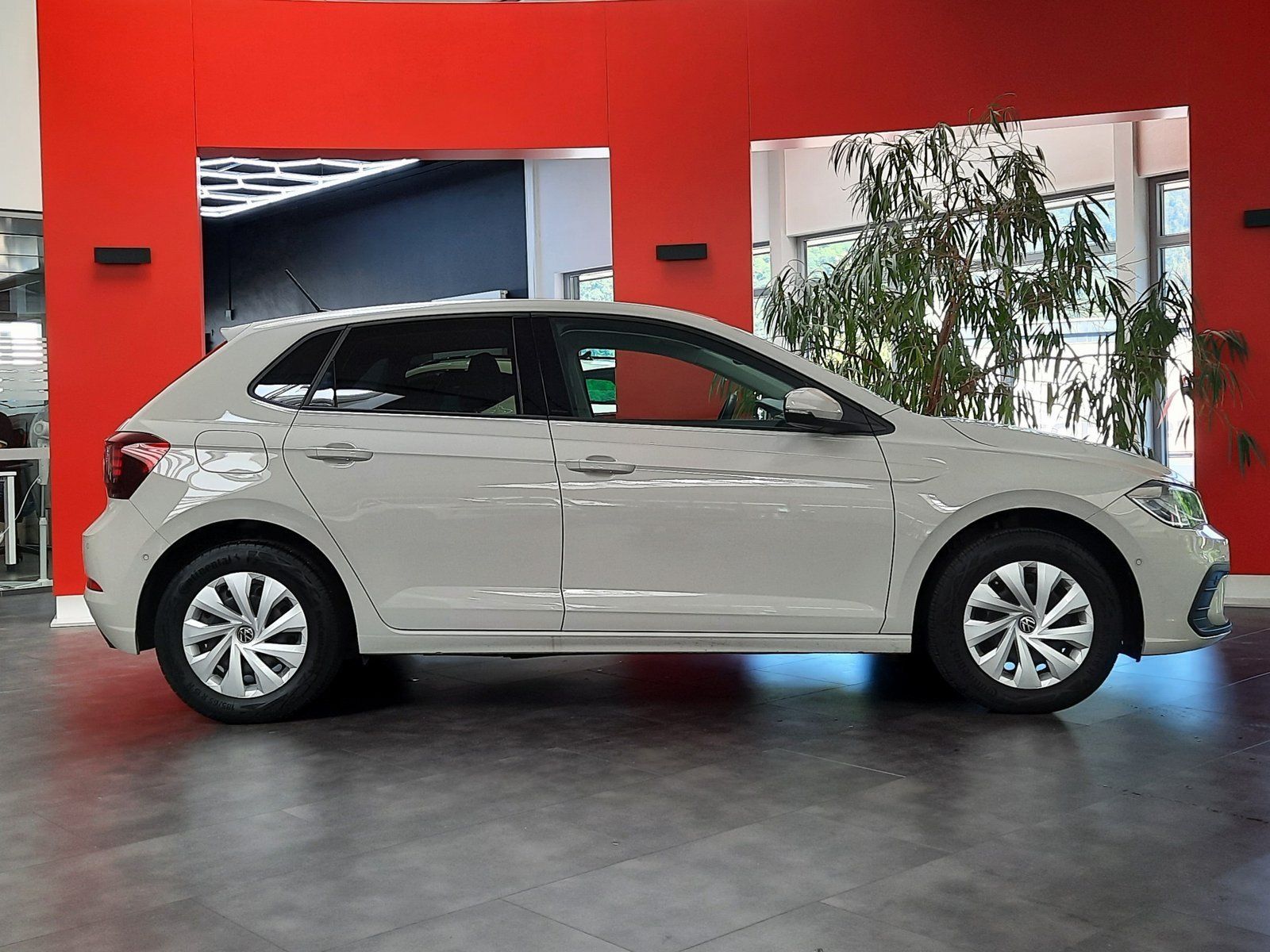 Fahrzeugabbildung Volkswagen Polo Life TSI *AHK*LED*PDC*Sitzhzg.*App-Con.*ACC