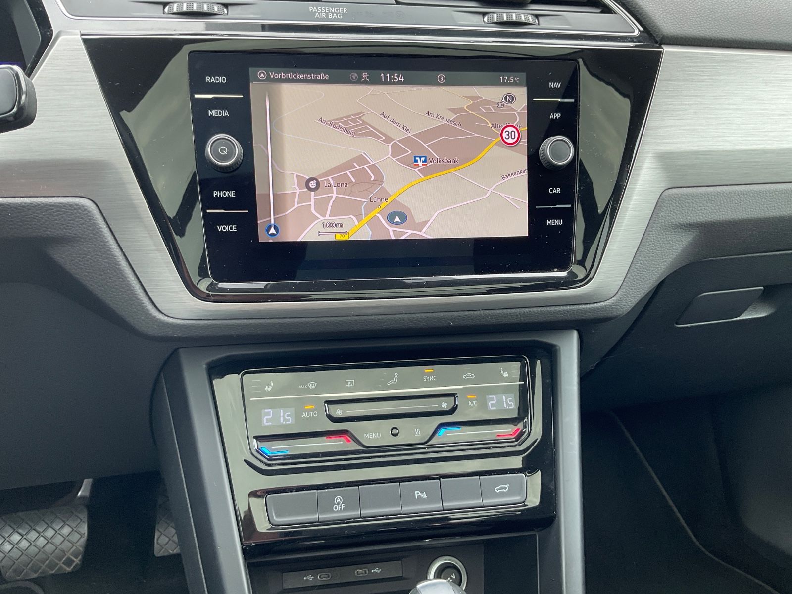 Fahrzeugabbildung Volkswagen Touran 1.5 TSI DSG,7 Sitze,AHK,Standheizung,Pano