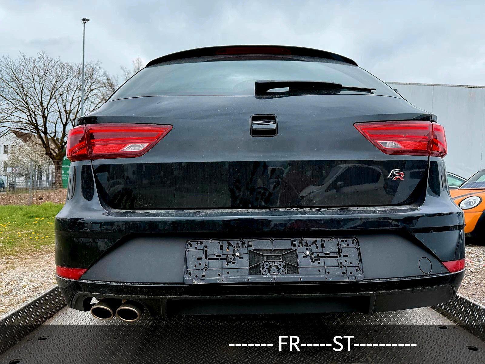 Seat Leon ST FR Black Matt Edition.2 Stück Leon