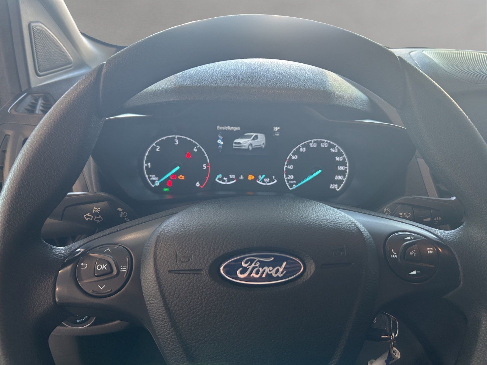 Fahrzeugabbildung Ford FORD Transit Connect 210 L2 S&S